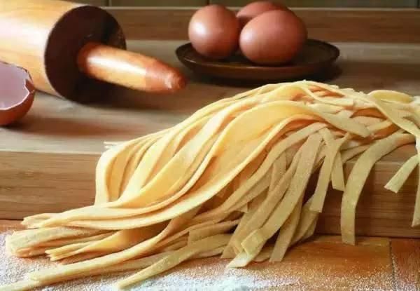 煮面条时这么做，家人爱吃到放不下筷子