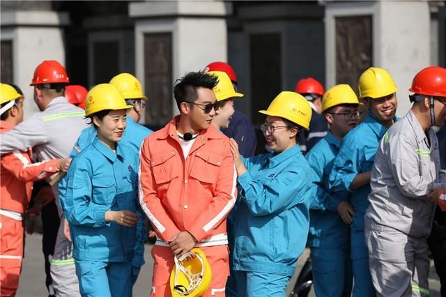 奔跑吧工人百名工人老大哥对战伐木累