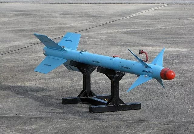 委内瑞拉空军装备中国一军机,挂上导弹就具有