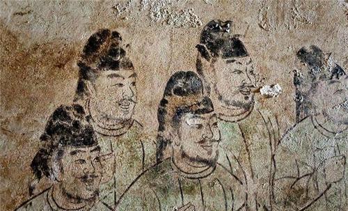 女生少女身怀六甲,却被妙龄a女生处死,墓中歌词唱壁画的的女皇图片