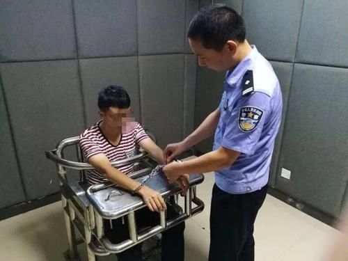 湖南益阳警方:一男子无故将10岁男孩头往栏杆