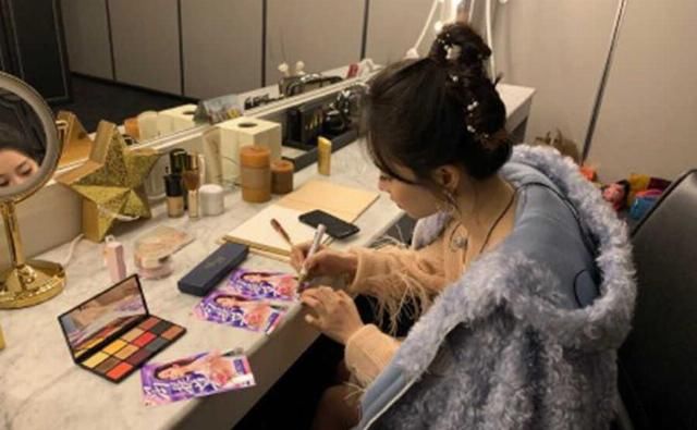 薛之谦晚会两个人