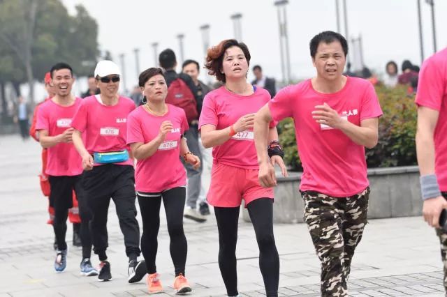 5000人一起徒步看樱花？！人从众，花美，人更美！