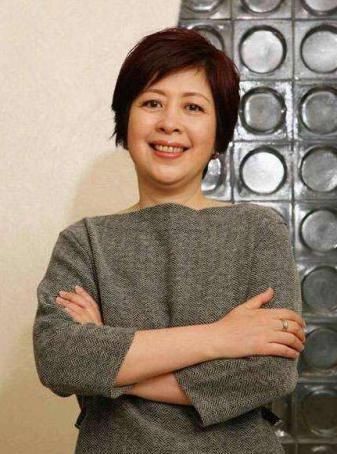 亲妈是制片人，干妈是知名导演，有演技有颜值他却平淡存在了20年