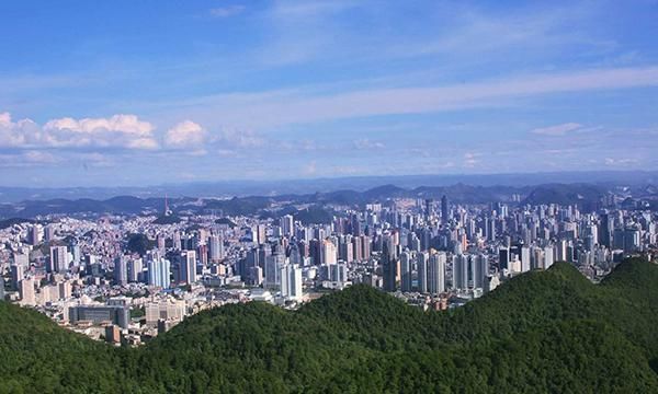 房价低于一万的省会城市，中国只有九个，它们真是清流，大力给赞