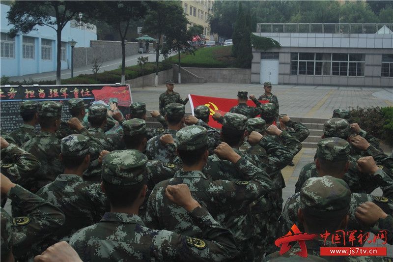 入伍5年,这位武警战士写了5封入党申请书