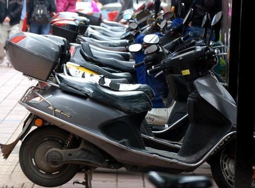 北京一男子骑电动车醉驾被吊销机动车驾照, 男