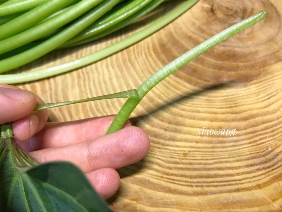 要想炒出来的蔬菜颜色翠绿，大厨教你2个小窍门，一学就会!