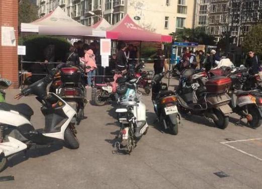 电动车上路需上牌?4种不同颜色的车牌,存在很