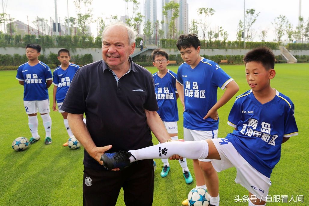 施拉普纳 中国队第一位外来的足球主教练 你还