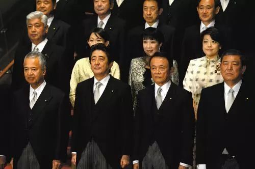 世界面孔 | 从纨绔子弟到日本首相 麻生太郎如何成为政坛“常青树