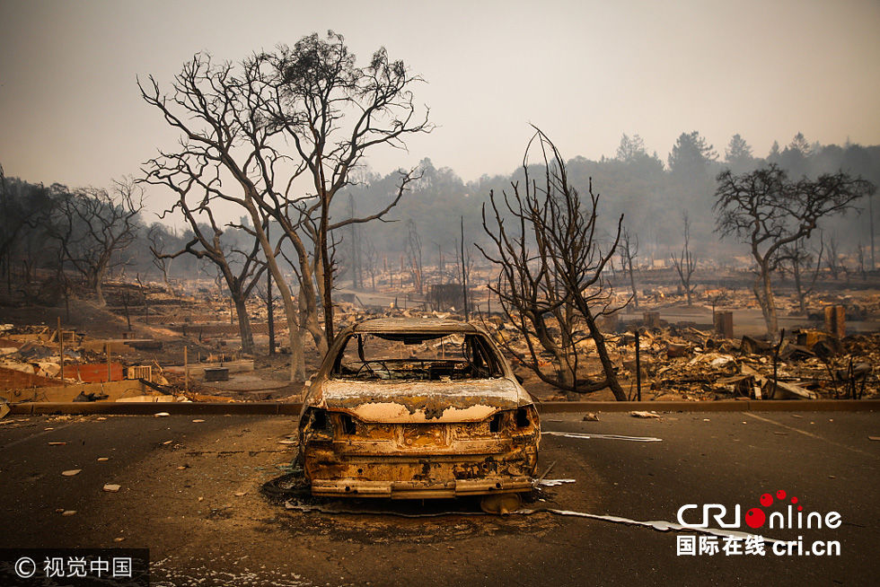 美国加州北部发生森林大火 所到之处一片狼藉
