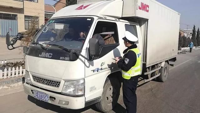 陵川交警大队三举措从源头遏制春运期间客运车