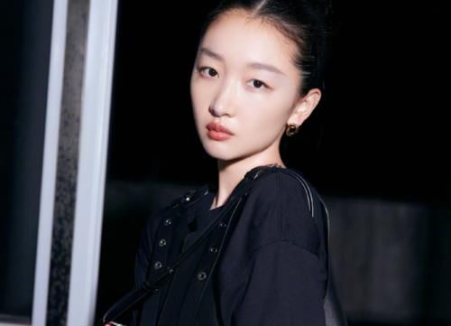 女演员总票房前三名出炉，第一名实至名归，看到杨幂不淡定了！