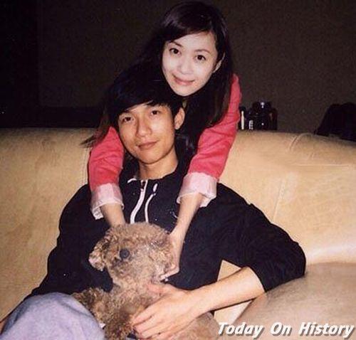 陈楚生二胎得子 陈楚生晒照大儿子怀抱小儿子