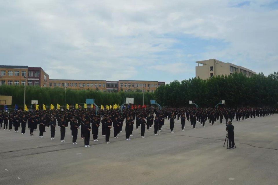 东方领航旗下--廊坊华航航空学校军训汇演
