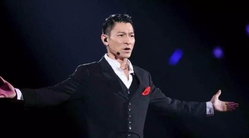 娱乐圈评价最好的三位男星，一个全能天王，一个是慈善超人