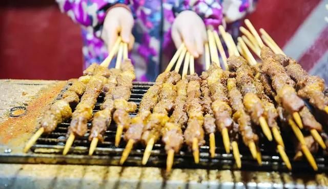 我在唐山 欢喜过年 走！约上小伙伴，到南湖景区看灯展去！