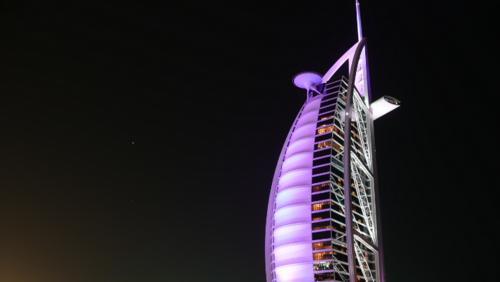 迪拜的七星级酒店帆船酒店,大海与宫殿,蓝色与