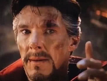 复联4:为何奇异博士对钢铁侠比手势,不是用嘴