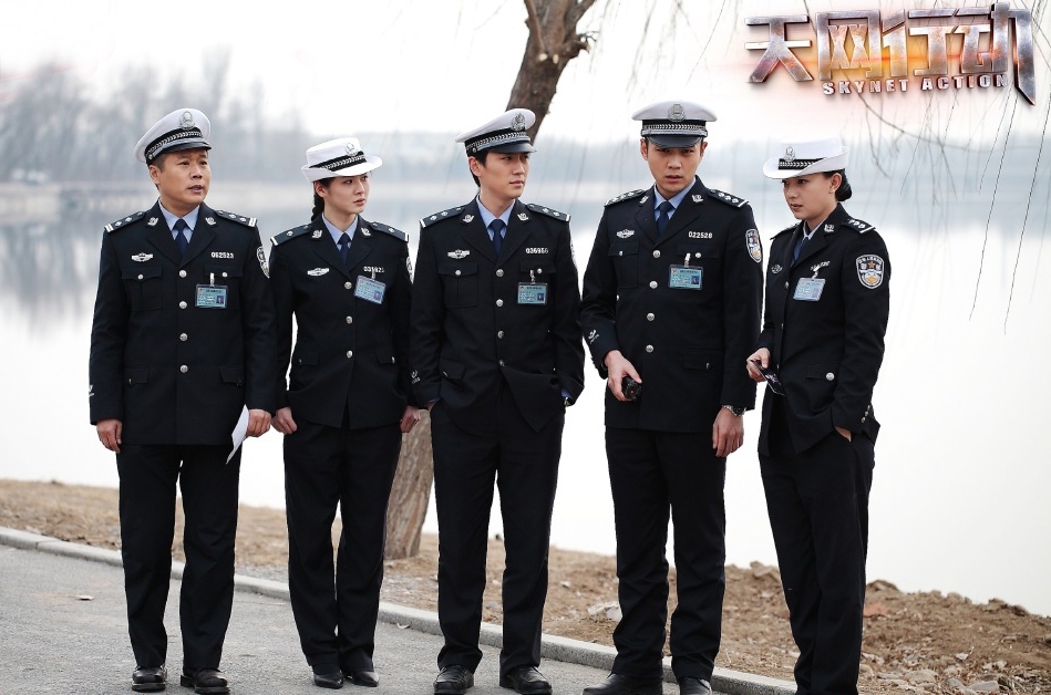 7丸子作品将播!朱一龙穿警服制服上演v丸子播年前主视频图片