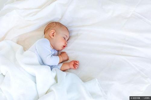 快三个月的新生儿身高体重应该是多少?睡眠时
