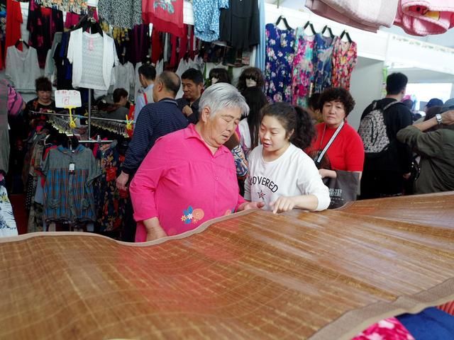 首届蟹岛丝绸服装服饰购物节开幕，春夏换季买起来！