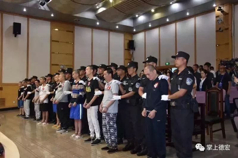 抖音百万粉丝云南网红大叔竟是黑老大,网友神