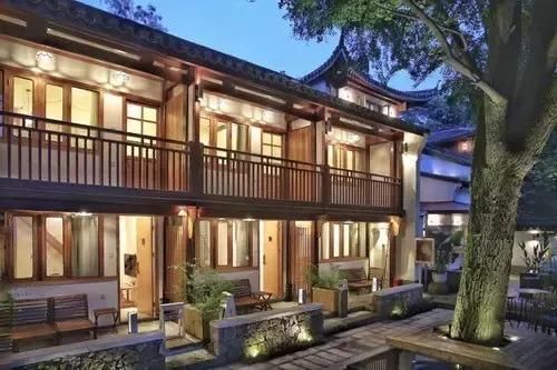 旧时禅房,如今小筑,出门十步便是西湖