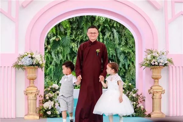 婚姻最好的算法就是“算了吧”!马云今天证婚又飙金句，演讲全文