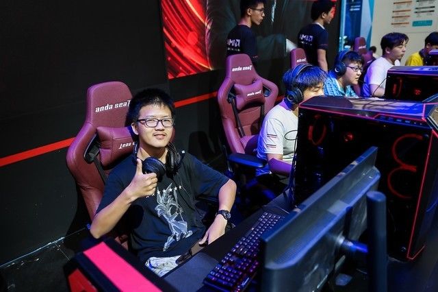 AMD星空竞斗场讯景水友赛引爆CJ 2018