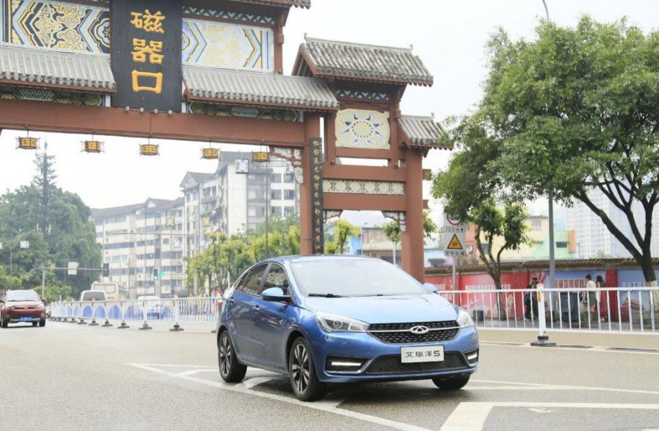 热辣火锅、梦幻夜景、曲折山路,与奇瑞艾瑞泽5探秘魔幻重庆