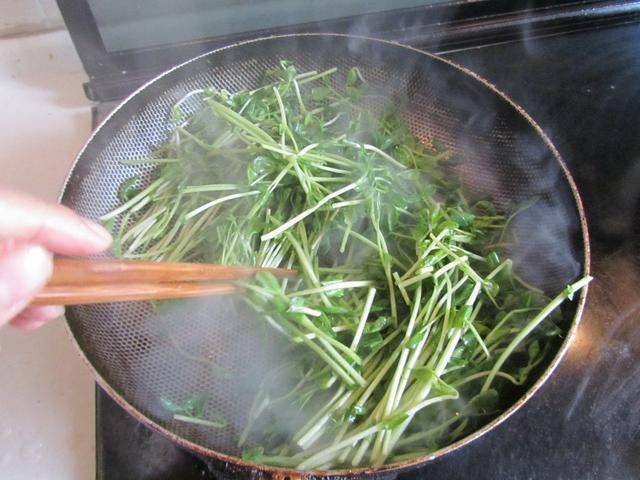 杏鲍菇和香肠这样搭配，做出的美食真好吃，孩子抢着吃大人要着吃