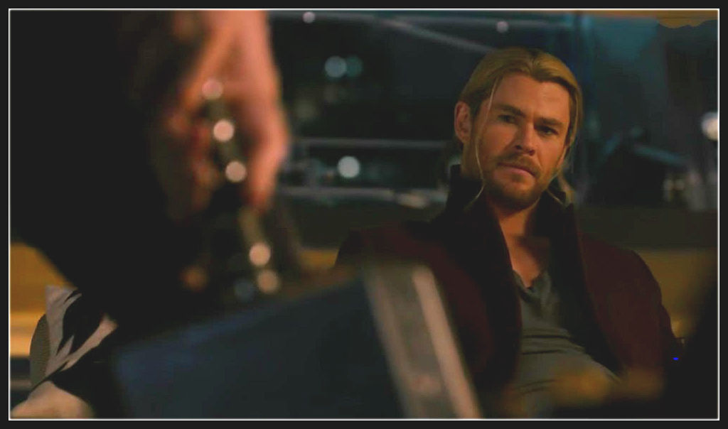 《复联4》美队拿起了雷神之锤,那之前动了锤子