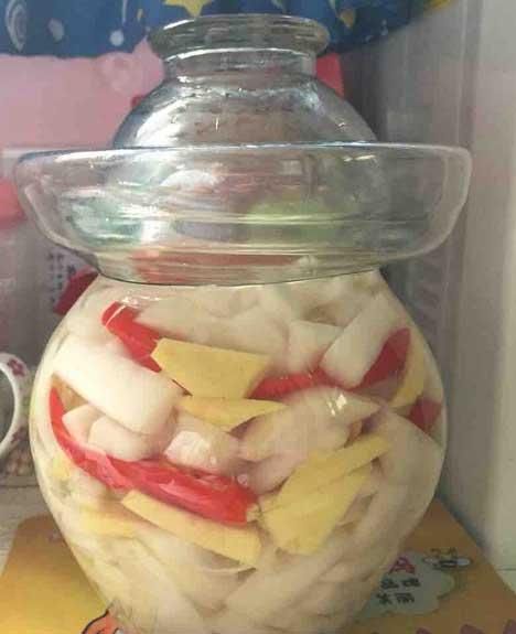 老奶奶腌制的白萝卜比肉都好吃,酸甜脆特别爽口,40年经验分享