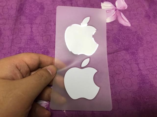 买苹果手机送的贴纸究竟有什么用?