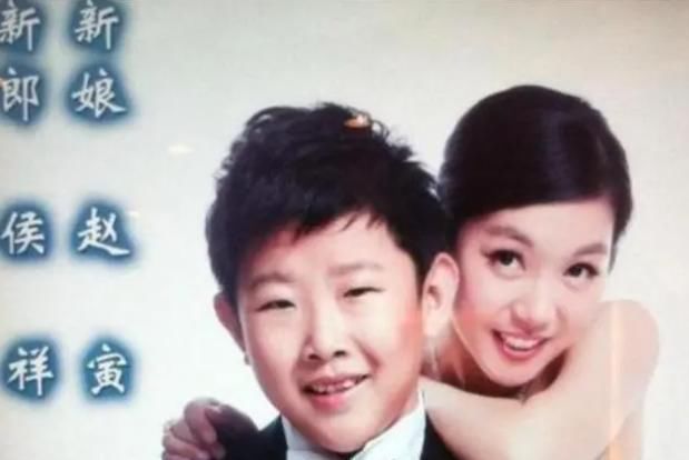 不老童星侯祥：18岁出道，演11年儿子，与妻子同框像母子