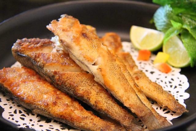 五星大厨煎鱼为什么不粘锅?原来煎鱼不碎的秘诀这么简单!_【快资讯】