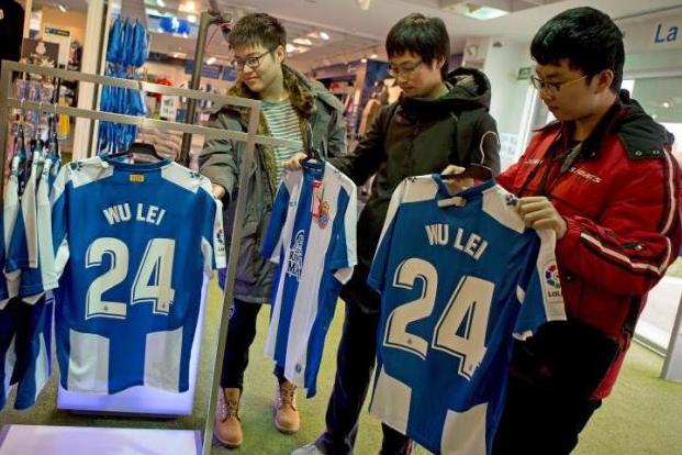 狂销5000件!武磊已是球衣销量王,官方再发大招