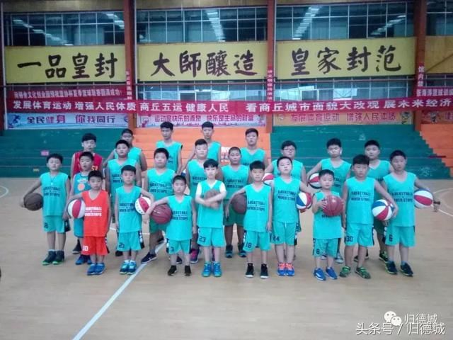 CBA这位球员来商丘了!展示球技还对小球员做