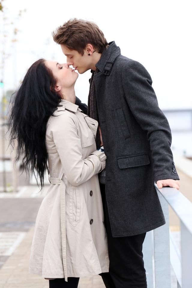 与恋爱三年的前男友分手后多年,偶尔联系他说