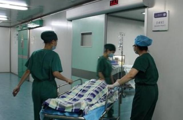 妻子产后患忧郁症,跳楼至下身瘫痪,丈夫掏空家