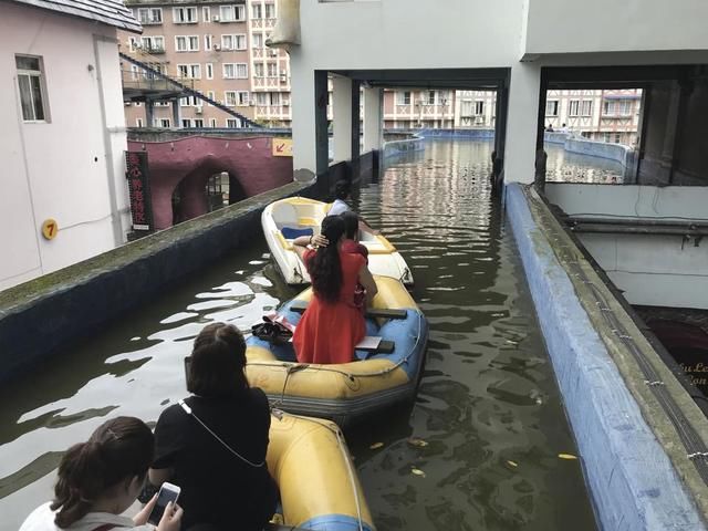 “网红”城市重庆又新添一景，吸引了众多游客纷纷打卡