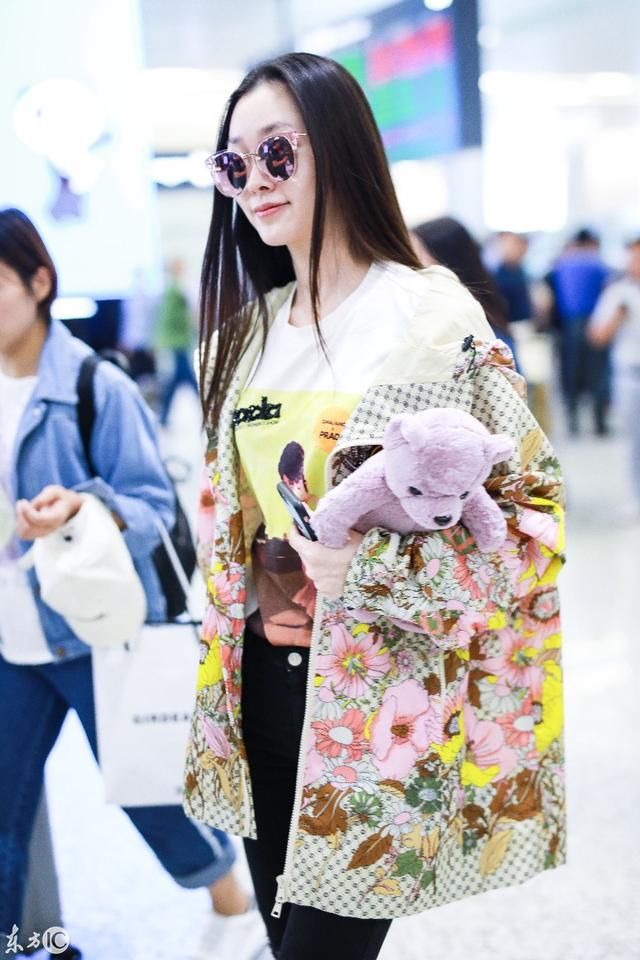 湖北省荆门美女宋轶现身上海机场,平易近人满
