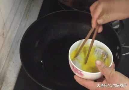 油炸带鱼别再裹面粉了, 试试放个鸡蛋炸出来的带鱼又脆又香