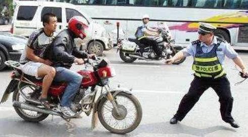 C1驾照的司机,想骑摩托车该怎么办?想不被扣