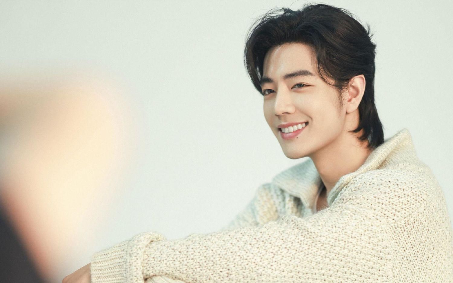 240108 激情热议：肖战帅气亮相，粉丝喜爱满满盼星辰- 360娱乐