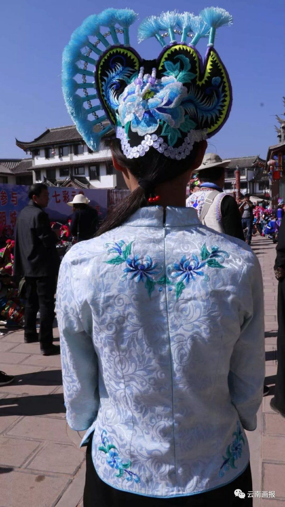 数万人在正月十五涌入永仁深山 见到了摄人心魄的一幕