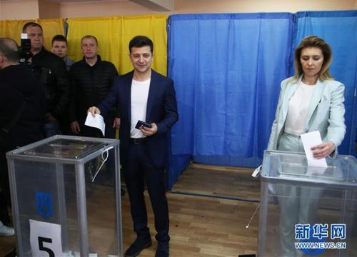 乌克兰总统选举开始第二轮投票(组图)