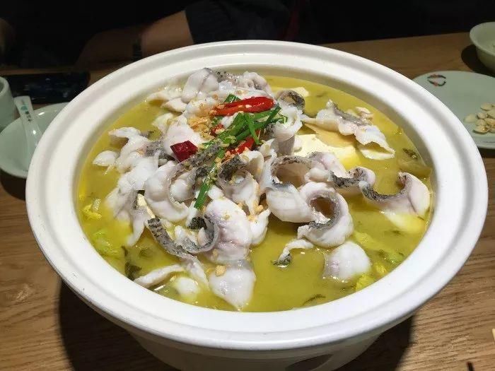 酸辣,挑动着成都土著们味觉神经上最敏感的地